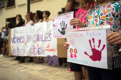 Concentración en 2018 en Castellón en protesta por el asesinato de dos niñas a manos de su padre, que posteriormente se suicidó.