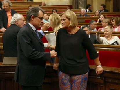 Artur Mas xerra amb la presidenta del Parlament, Nuria de Gispert.