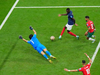 France's Randal Kolo Muani scores during the World Cup semifinal soccer match between France and Morocco at the Al Bayt Stadium in Al Khor, Qatar, Wednesday, Dec. 14, 2022. (AP Photo/Hassan Ammar)