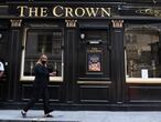 Los pubs podrán reabrir a partir del 4 de julio. En la imagen, un establecimiento en Londres, este martes.