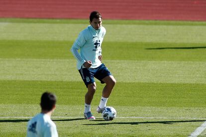 Mikel Oyarzabal, durante un entrenamiento con la selección este lunes en la ciudad deportiva de Las Rozas.