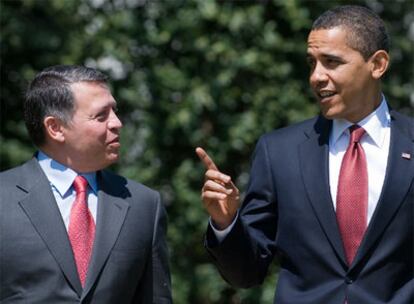 Obama habla con el rey Abdalá de Jordania en la Casa Blanca.