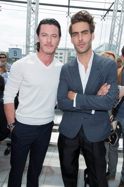 Luke Evans y Jon Kortajarena en 2014, en la Semana de la Moda de París.