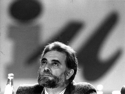 Julio Anguita, en la jornada inaugural de la II Asamblea Federal de Izquierda Unida en 1990.