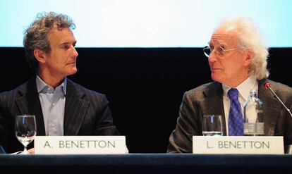 Luciano Benetton, a la derecha, en una imagen tomada en 2012, junto a su hijo Alessandro Benetton.