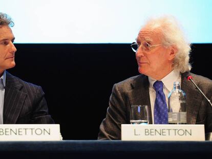 Luciano Benetton, a la derecha, en una imagen tomada en 2012, junto a su hijo Alessandro Benetton.