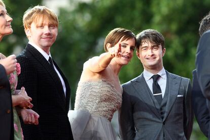 Daniel Radcliffe, Emma Watson y Rupert Grint acapararon los gritos y las lágrimas de los<i> fans</i>. "Gracias, gracias, gracias", gritaba al unísono el público. "No se trata de un adiós porque llevaremos Hogwarts en nuestro corazón por el resto de nuestros días", consolaba a sus compañeros Daniel Radcliffe, el niño que creció siendo Harry Potter.