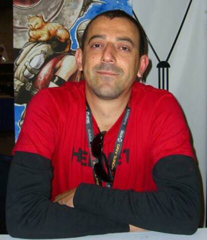 El artista Yildirai Çinar.