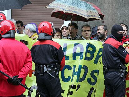 Protesta por la situación de Babcock durante la pasada campaña electoral en el País Vasco.