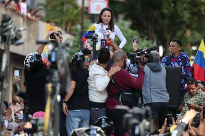 Mara Corina Machado da declaraciones a la prensa este jueves.