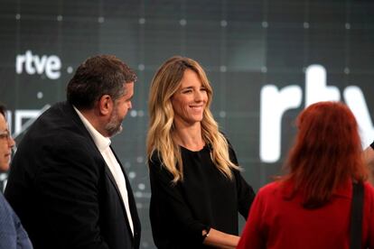 La portavoz del Grupo Parlamentario Popular en el Congreso de los Diputados, Cayetana Alvarez de Toledo antes del comienzo del debate. 