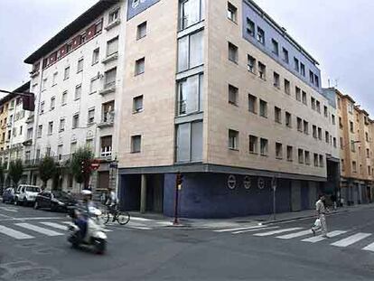 Edificio de apartamentos tutelados públicos sitos en la calle Ramiro de Maeztu de Vitoria.