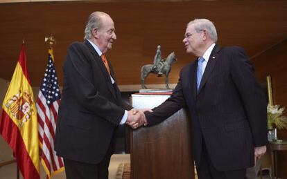 El rey Juan Carlos y el senador demócrata Bob Menéndez en Washington