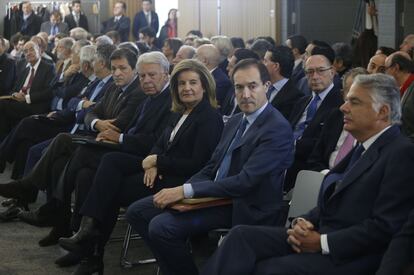 Javier Fernández, Felipe González, Fátima Báñez, Manuel Menéndez e Ignacio Garralda.