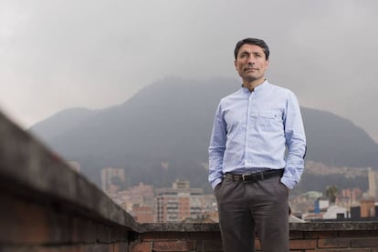 Alejandro Medina, en su casa en Bogotá.