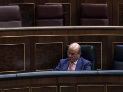 Luis de Guindos durante la sesión de control al Gobierno.