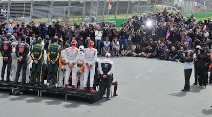 Los pilotos se fotografian antes de la carrera