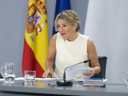 La vicepresidenta segunda y ministra de Trabajo y Economía Social, Yolanda Díaz, durante una rueda de prensa posterior al Consejo de Ministros, este martes.