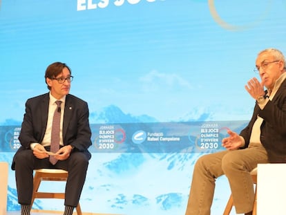 El presidente del Comité Olímpico Español (COE), Alejandro Blanco, junto al secretario general del PSC, Salvador Illa, en unas jornadas de debate de la Fundación Rafael Campalans.