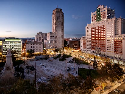 Las obras de la Plaza de España vistas este domingo desde el hotel VP Plaza España Design.