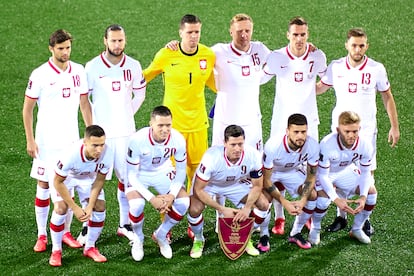 El equipo de Polonia posa antes de un partido.