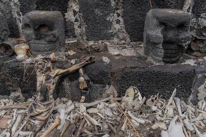 Tzompantli del cementerio de San Andrés Mixquic.