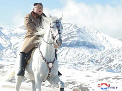 Imagen sin datar del líder norcoreano, Kim Jong-un, en el monte Paektu.