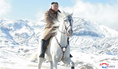 Imagen sin datar del líder norcoreano, Kim Jong-un, en el monte Paektu.