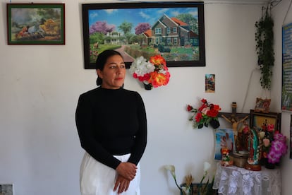 Cielo Yasmín Paz Imbachí, de 39 años, esposa de José Aron Medina Aranda, combatiente colombiano que  fue deportado desde Venezuela a Rusia después de participar en la guerra entre Rusia y Ucrania, en su casa en el barrio San Ignacio. Popayán, septiembre 6 de 2024.