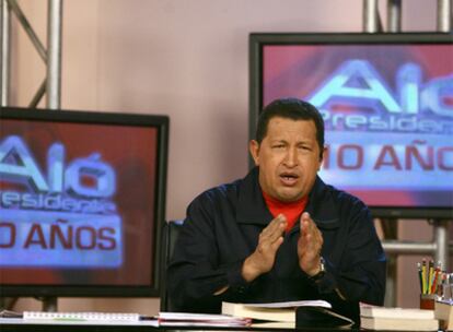 Hugo Chávez, durante la emisión de su programa televisivo <i>Aló, presidente</i>.