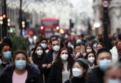 Una calle del centro de Londres durante las compras navideñas, el jueves.