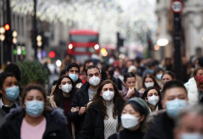 Una calle del centro de Londres durante las compras navideñas, el jueves.