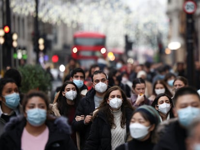 Una calle del centro de Londres durante las compras navideñas, el jueves.