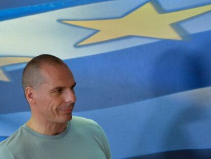 Varufakis diumenge durant la roda de premsa després dels resultats.