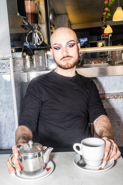 Óscar Hernández, en una cafetería del centro de Madrid.