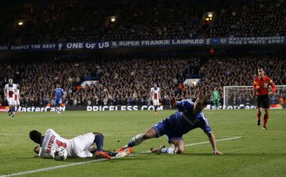 Branislav Ivanovic y Blaise Matuidi durante el partido. 