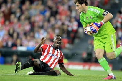 Williams, ante Casillas, el pasado sábado en San Mamés.