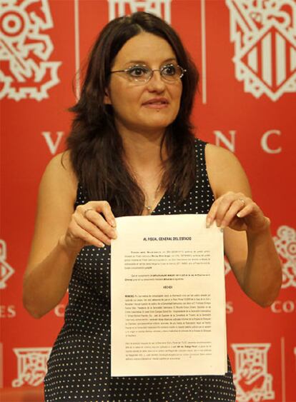 Mónica Oltra, con la denuncia contra De la Rúa.
