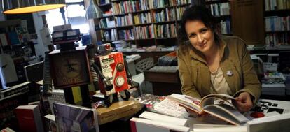 Cristina, entre robots y libros en Graphicbook.