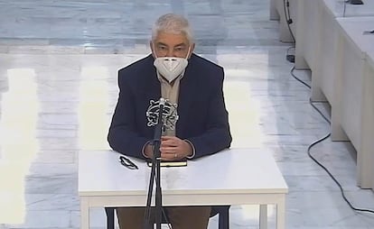 El expreso de ETA y arrepentido José Miguel Latasa durante el juicio en su contra en la Audiencia Nacional de Madrid.