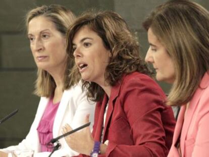Pastor, Santamaría, y Báñez, tras el Consejo de MInistros.