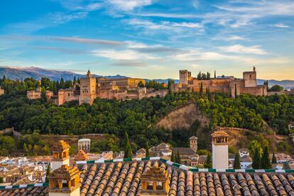 Vista de la Alhambra y del Albacín, en Granada.