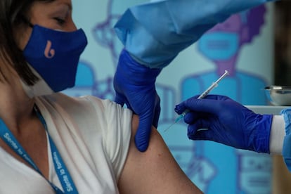 A coronavirus vaccine is administered to a senior home director in Badalona (Barcelona).