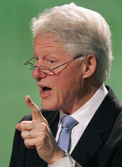 El ex presidente Clinton pronuncia un discurso este martes, en una conferencia sobre cambio climatico en Seúl