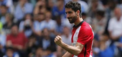 Raúl García celebra su gol al Málaga.
