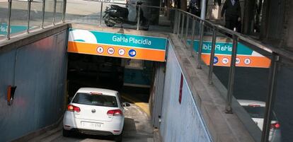 Entrada de l'aparcament de BAMSA a la plaça Gal·la Placídia.