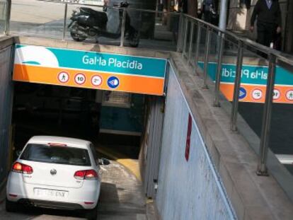 Entrada de l'aparcament de BAMSA a la plaça Gal·la Placídia.