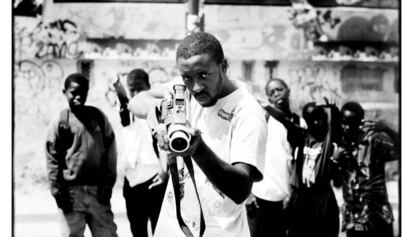 Entre 2004 y 2006 JR puso en marcha un proyecto titulado 'retrato de una generación' en el que fotografió a jóvenes realojados en suburbios cercanos a París.