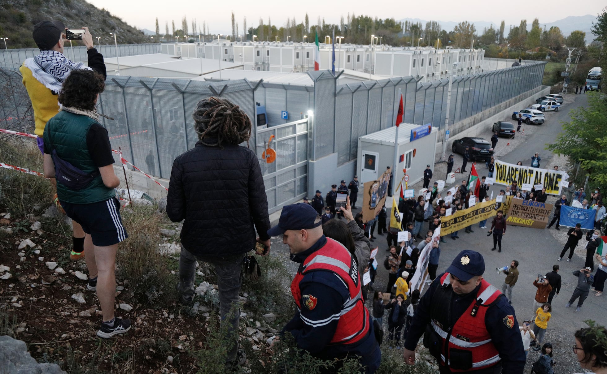 La Unión Europea activa el nuevo pacto migratorio con más controles y ...