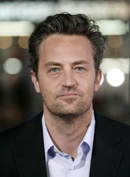 Mathew Perry, Chandler en la serie <i>Friends</i>, volverá a la televisión. Según ha informado <i>Hollywood Reporter</i>, el actor no sólo será protagonista de una nueva serie, sino que, además, hará de guionista y director. La nueva ficción tendrá, posiblemente, un formato similar a <i>Camera Café</i>, una cámara fija frente a la que se desarrolla una acción.